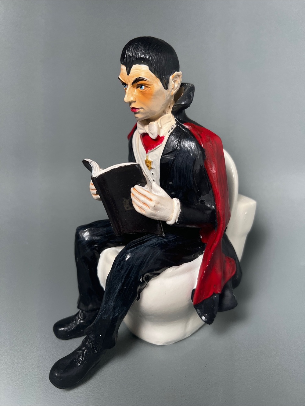 Ashland Halloween Midnight Moon Collection Toilet Sitting Dracula Statue